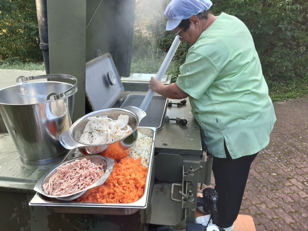 Einweihung der Gulaschkanone zum herbstlichen Weinfest am 10.Oktober 2022