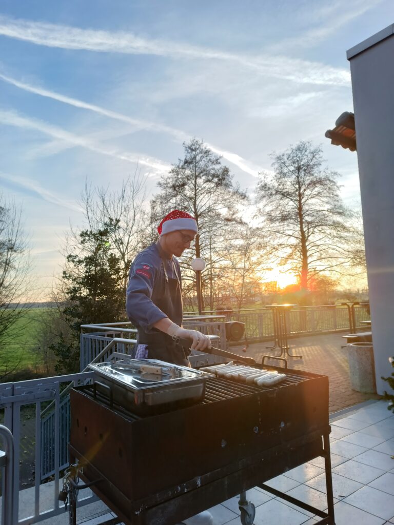 Lebendiger Adventsmarkt in der Seniorenresidenz